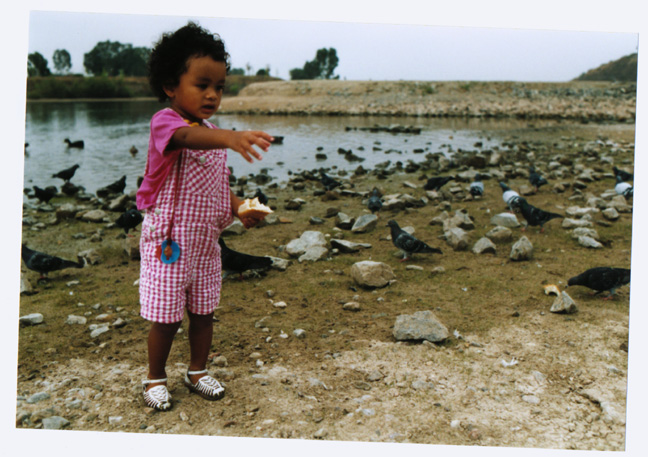 Mari feeds some pidgeons!