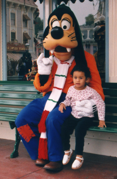 Mari hangs with Goofy!