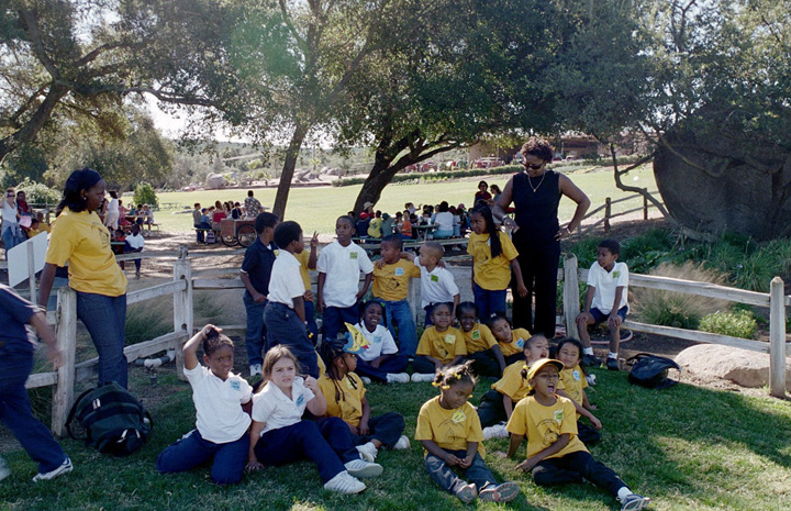Mari and her class get together for a picture after lunch!