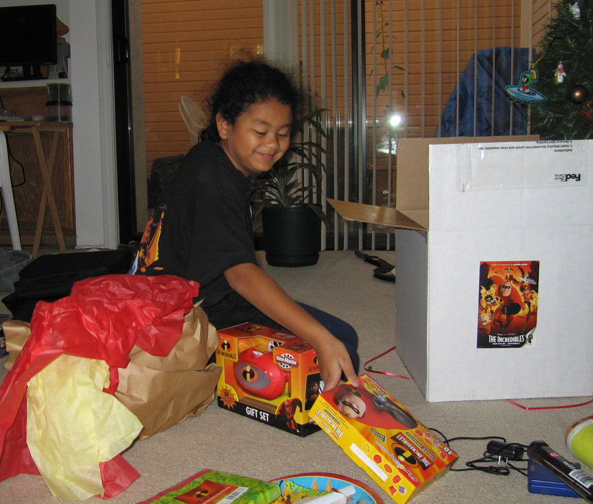 Mari gets a Incredibles Viewmaster!