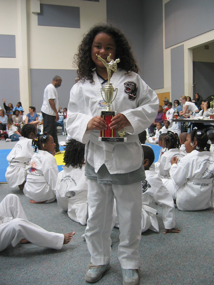 Mari shows her trophy!