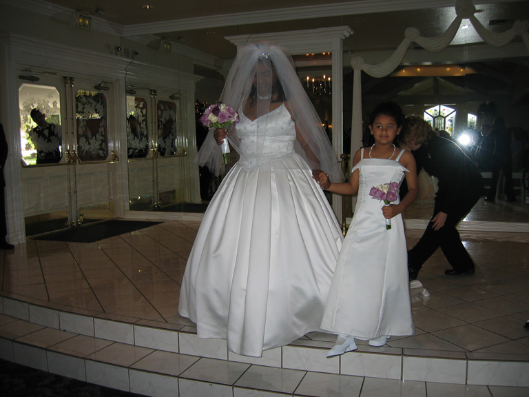 Mari and her mom approach the aisle!