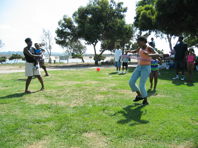 The hula hoop contest starts!