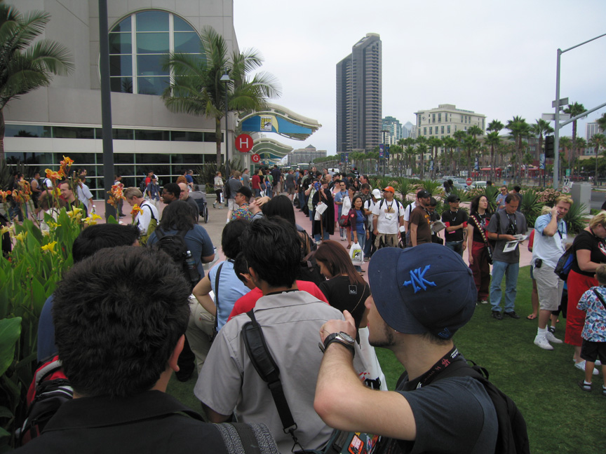 Long line for the Warner Bros preview of The Goblet of Fire and other films!