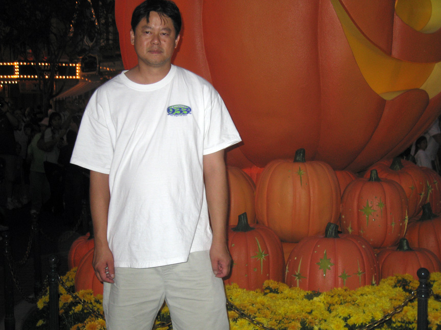 Mari checks out Disneyland Halloween style!
