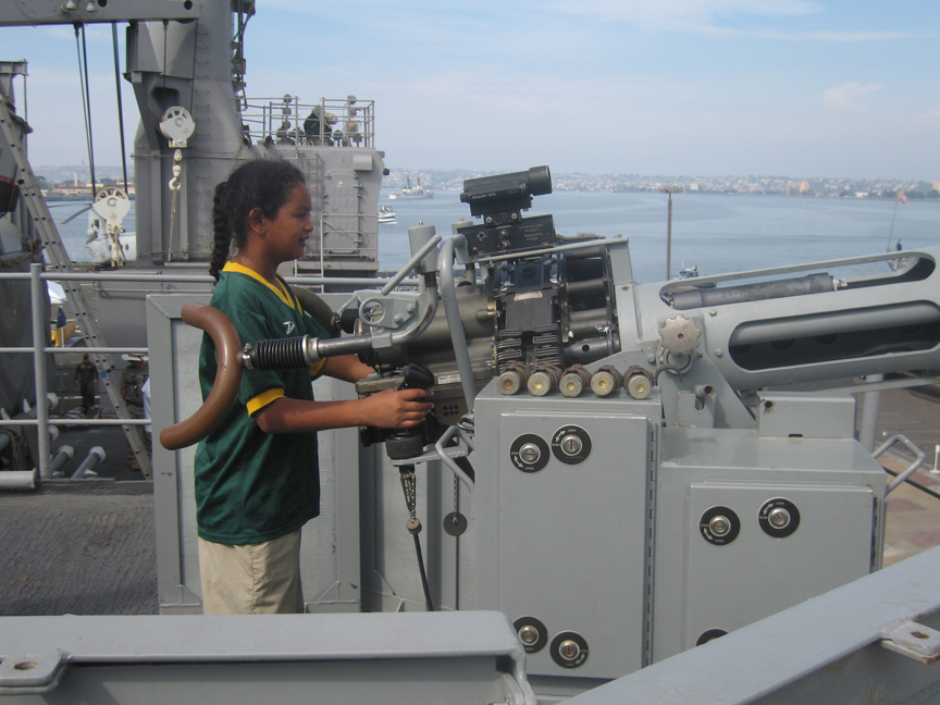 Mari tests the anti-aircraft gun!