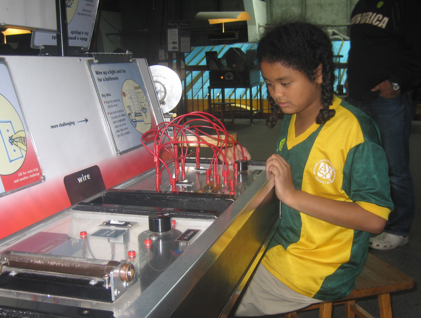 Mari builds some circuits!