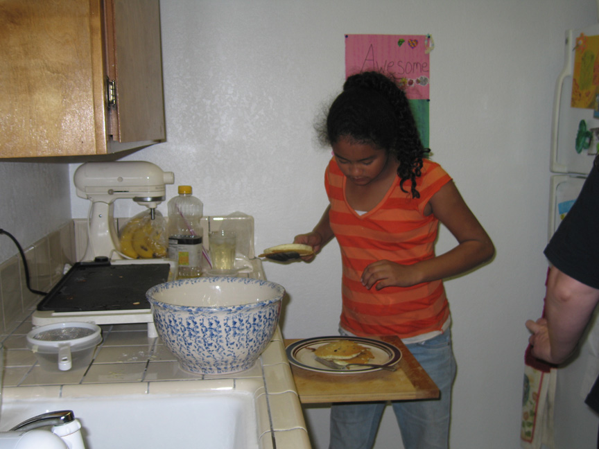 Mari makes pancakes at Maggie's house for the first time!
